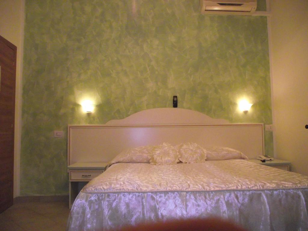 Hotel Ausonia Monte Porzio Værelse billede