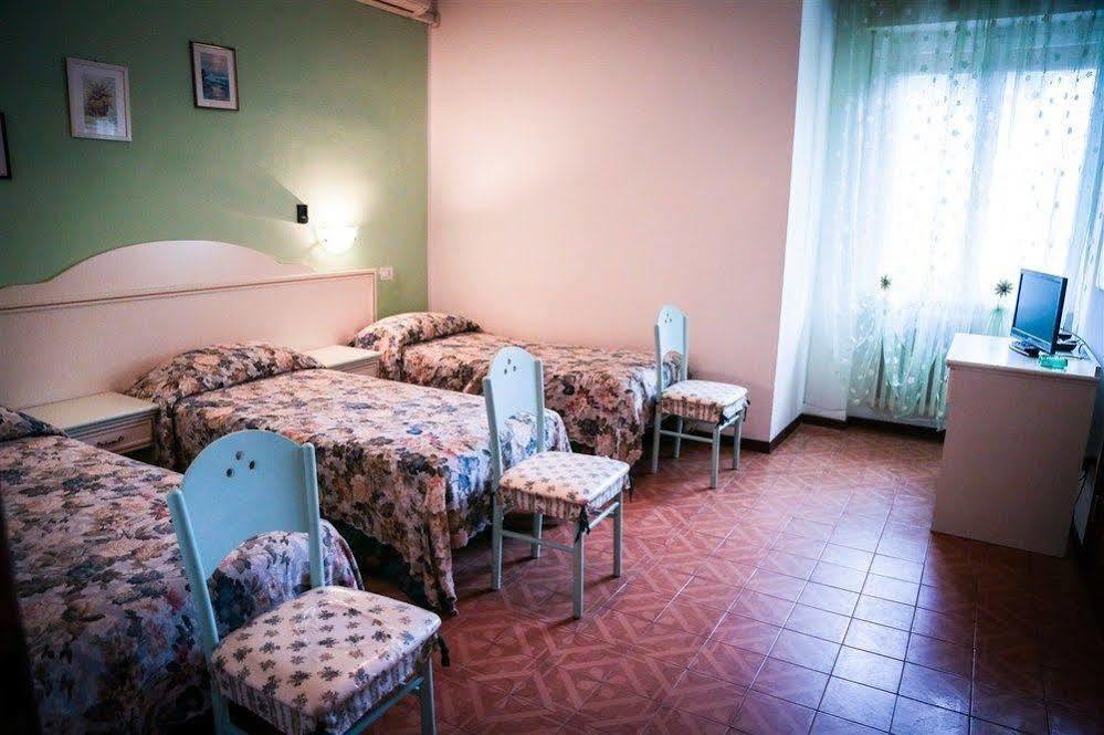 Hotel Ausonia Monte Porzio Eksteriør billede